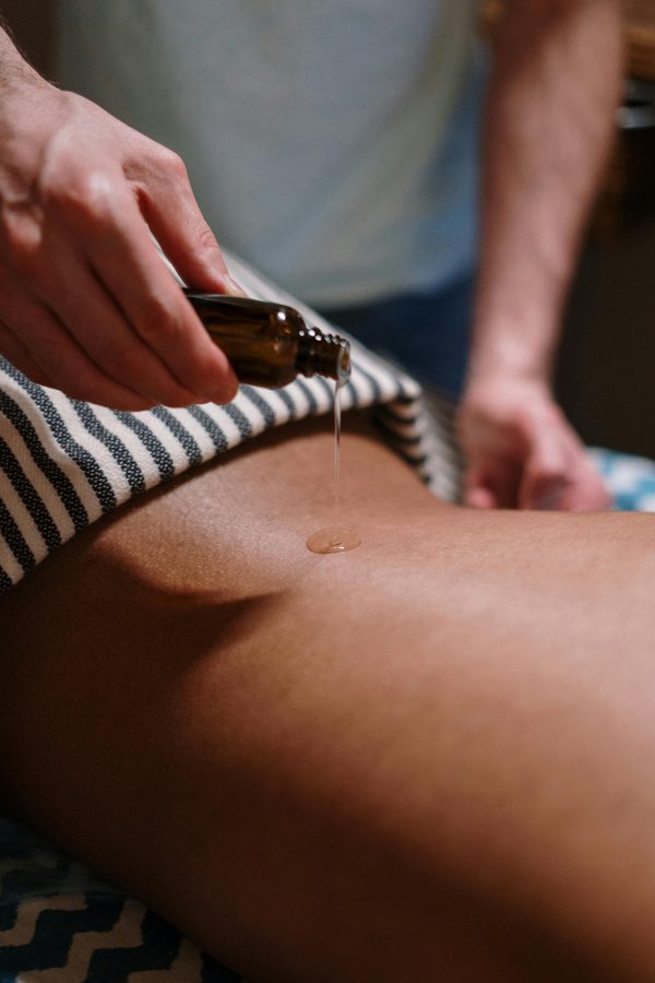 Les bienfaits surprenants de l'huile de massage pour votre bien-être